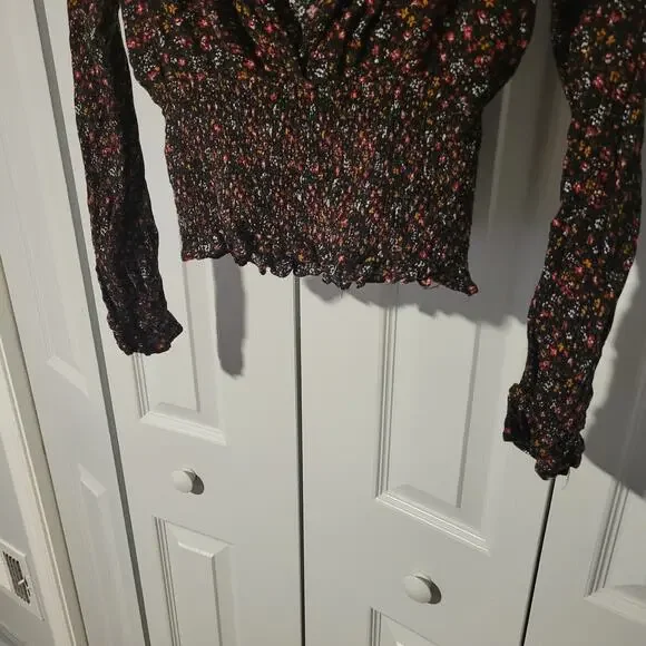 Boho Paper Crane 90s Floral Crop Top Black Deep V Neck Elastic Waist XS Longslee - Picture 3 of 7